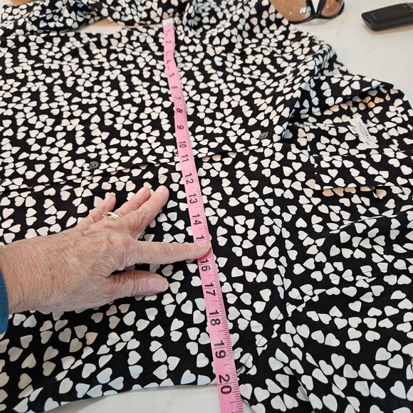 NWT! Equipment Femme Essential Heart Print Silk Shirt Medium B & W Button Down - Picture 12 of 12